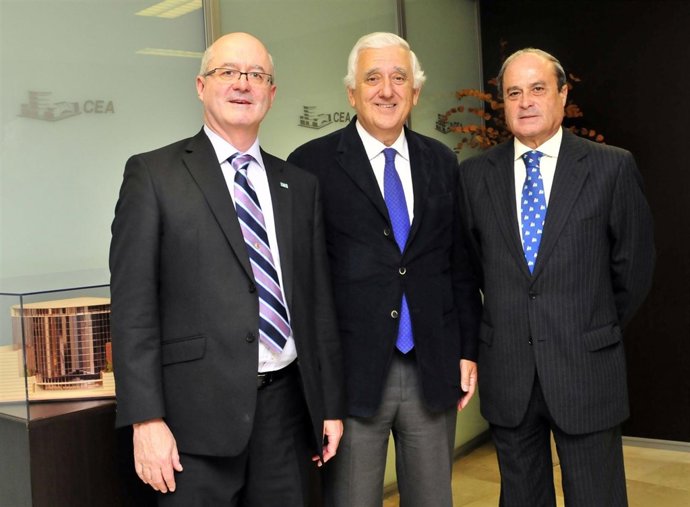 Santiago Herrero Recibe Al Director General De Emed Tartessus      