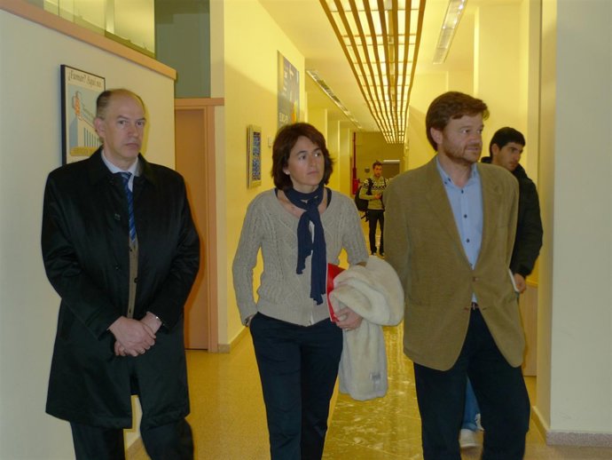 Sanz, La Consejera Vera Y Peralta, Durante La Visita Al Centro Psicogeriátrico