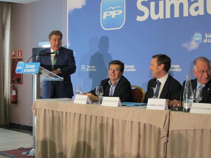 Zoido Clausura Un Acto Sectoral Sobre Política Municipal Del PP En Almería