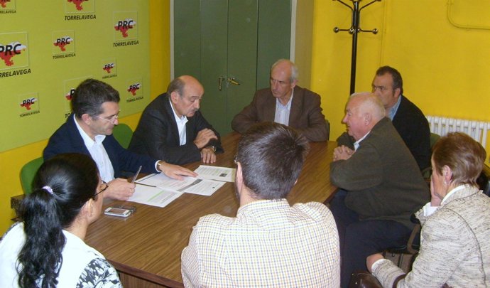 Mazón Con Dirigentes Del PRC De Torrelavega 