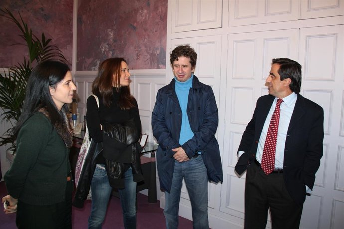 Eva Santolaria Y Gabino Diego Con El Alcalde De Torrelavega. 