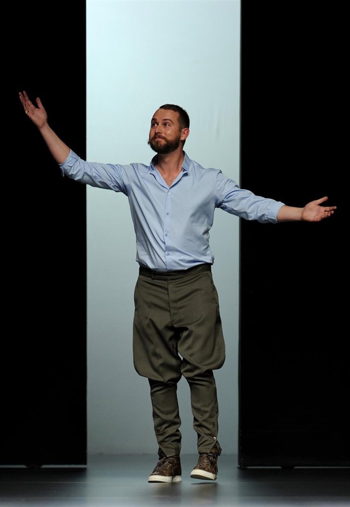 El Diseñador Nicolás Vaudelet En La Pasarela De Cibeles 