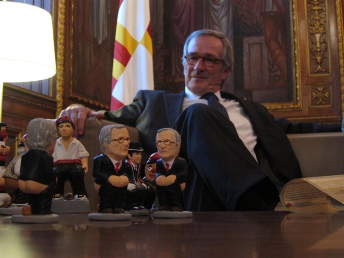 El Alcalde De Barcelona, Xavier Trias' Con Su 'Caganer'