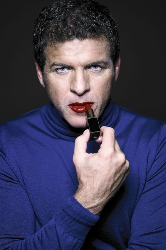 Mario Picazo Con Los Labios Rojos