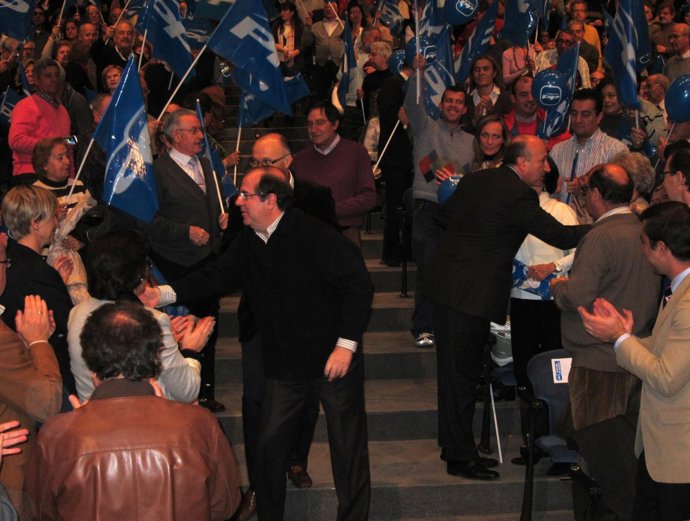 Herrera, Ruiz Medrano Y Cortés Saludan A Simpatizantes En El Cierre De Campaña