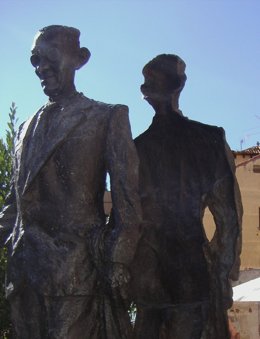 Monumento A Agapito Marazuela En Segovia  