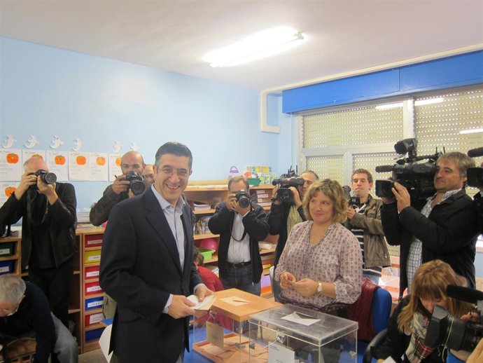 El Lehendakari, Patxi López, Ejerciendo El Derecho A Voto