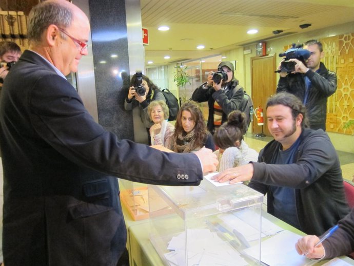 Alonso Votando En Toledo