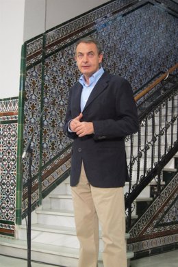 Zapatero Tras Votar En Las Elecciones Generales 2011