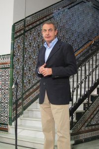 Zapatero llama a votar porque es "el camino para afrontar los problemas" del país