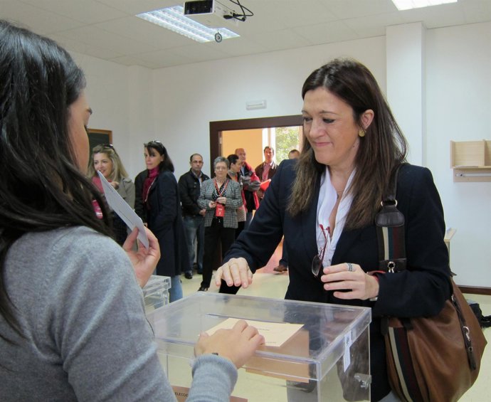 Voto De La Candidata Del PSOE Al Congreso Por Valladolid Soraya Rodríguez