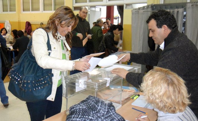 Díaz Votando En Sevilla