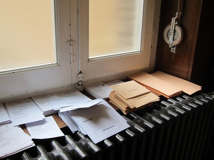 Papeletas De Las Diferentes Candidaturas