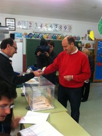 Sauquillo (PSOE) destaca que, a diferencia de lo ocurrido en Italia y Grecia, los españoles puedan votar a su Gobierno