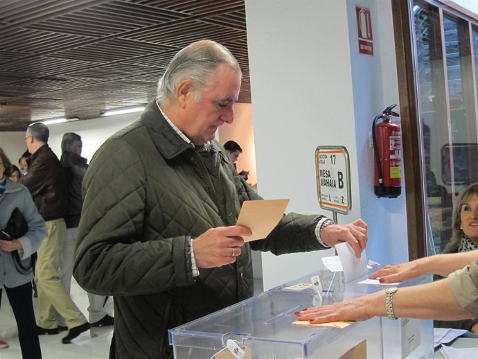 El Candidato Del PP Al Senado Por Alava Ramon Rabanera 
