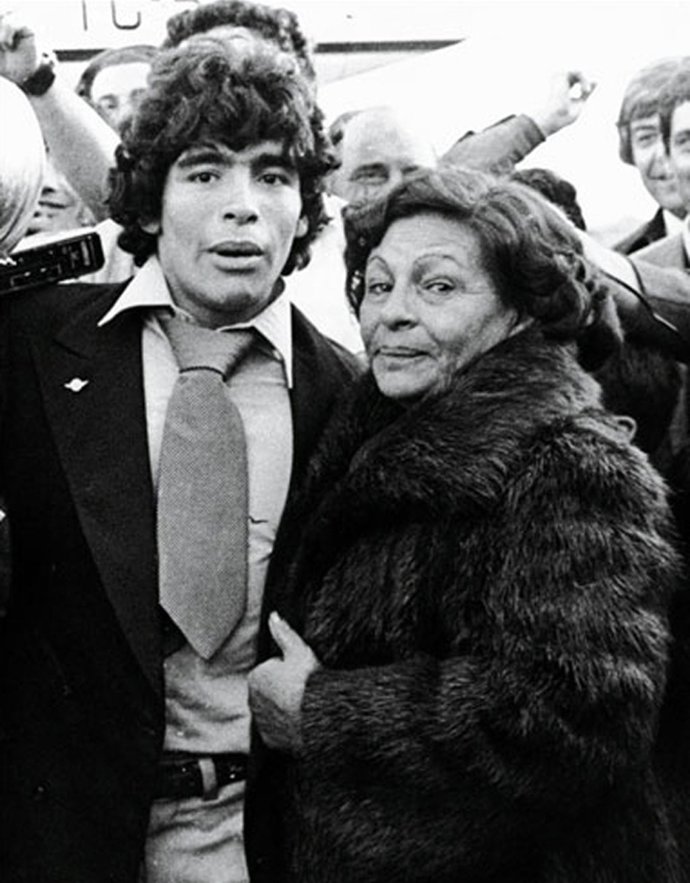 Maradona Con Su Madre, Doña Tota