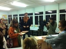 Votante Acude A Las Urnas Con Un Plazo De Chorizo