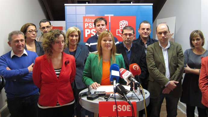 Leire Pajín, Con El Resto De Candidatos, Tras Conocer Los Resultados Electorales