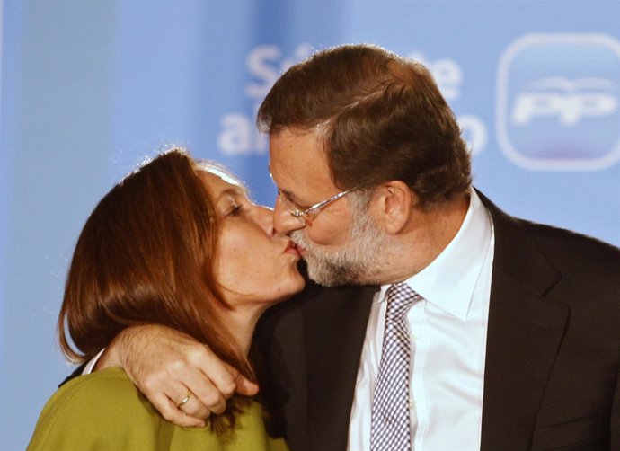 Rajoy Y Elvira Fernández En El Balcón De Génova