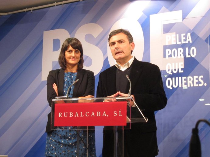 El Secretario General Del PSRM, Pedro Saura, Junto A María González