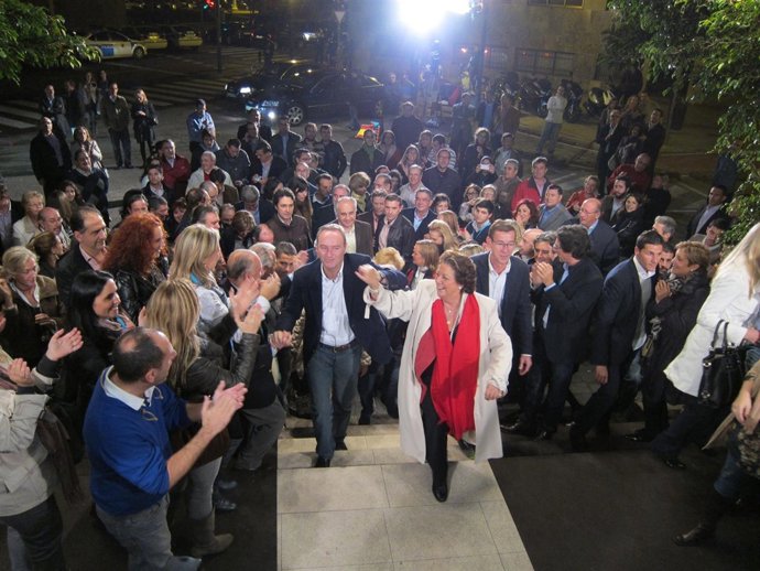 Fabra Y Barberá A Su Llegada Al Hotel Donde El PPCV Celebra El Resultado 
