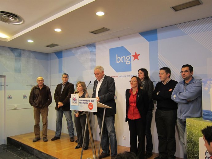 Guillerme Vázquez con otros miembros del BNG.