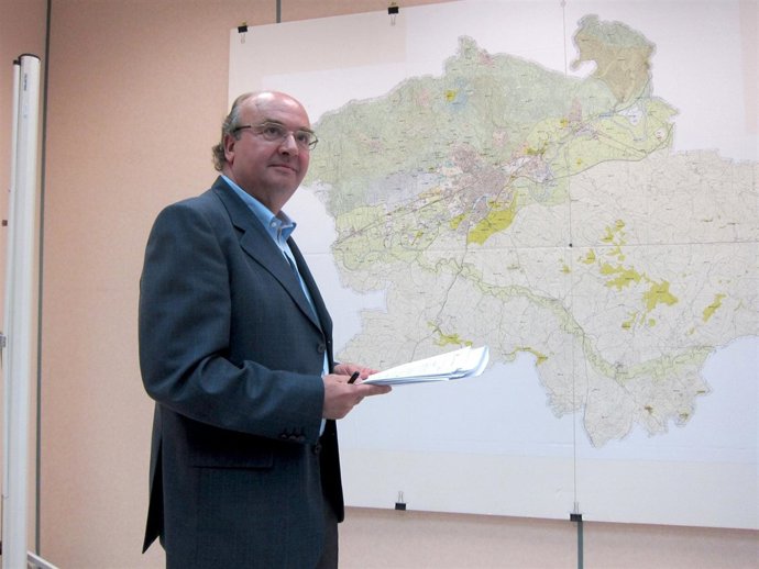 El Concejal De Urbanismo Y Vivienda Del Ayuntamiento De Córdoba, Luis Martín (PP