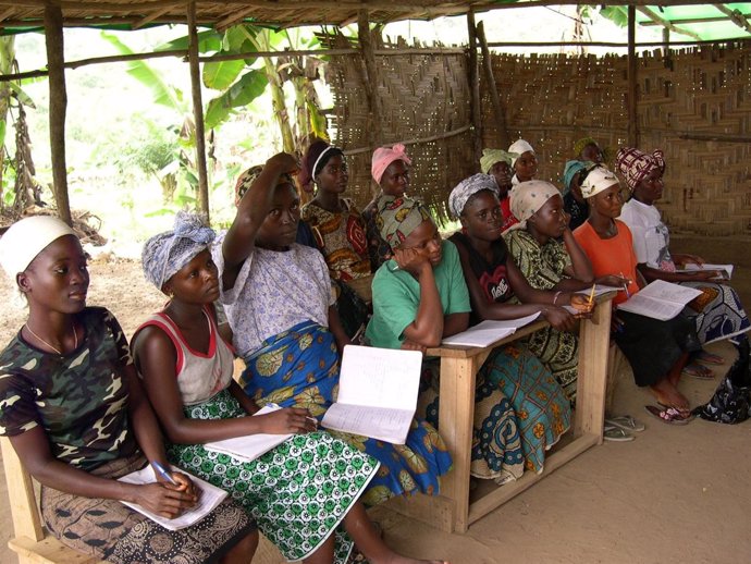 Mujeres Africanas Reciben Ayuda De Las ONGD Andaluzas