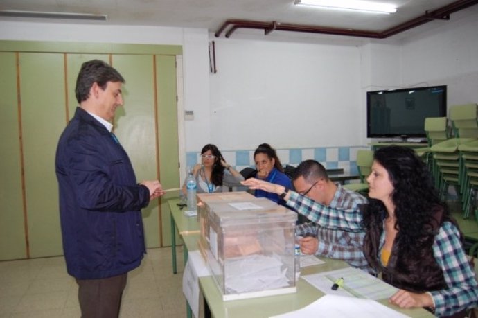 El Alcalde De Alguazas Vota En Su Municipio
