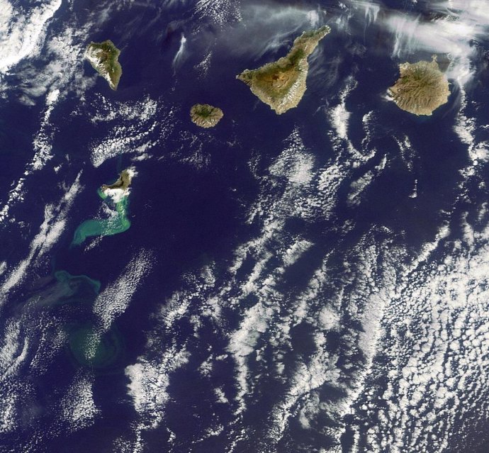 Islas Canarias Con El Volcán De El Hierro