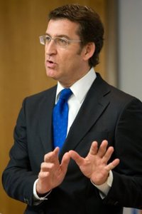 Feijóo ve una "prioridad" la formación del equipo económico del próximo Gobierno de Rajoy