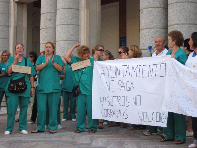 Trabajadoras De Volconsa Y Soldene, En Una Protesta Frente Al Ayuntamiento.