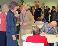 La Reina se interesa por los trabajos que se llevan a cabo en el Centro de Referencia Estatal del Alzheimer en Salamanca