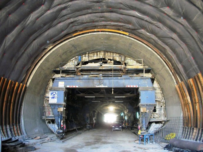 Adif Concluye El Revestimiento Del Túnel De Peña Rayada (Valladolid)