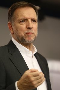 Iglesias no ve a Rubalcaba "en un segundo nivel" 