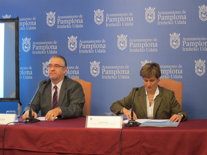 El Alcalde De Pamplona, Enrique Maya, Y La Concejala Ana Elizalde.