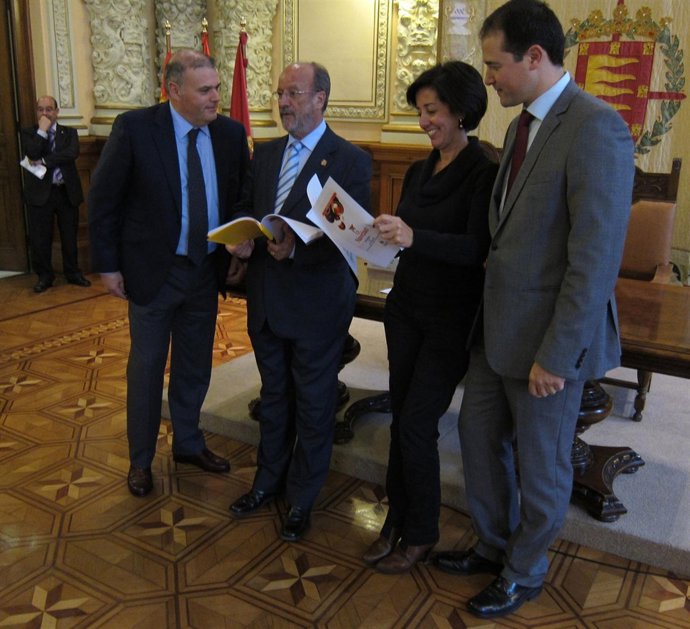 Labarga, De La Riva, Cantalapiedra Y Pellitero Observan El Programa Navideño