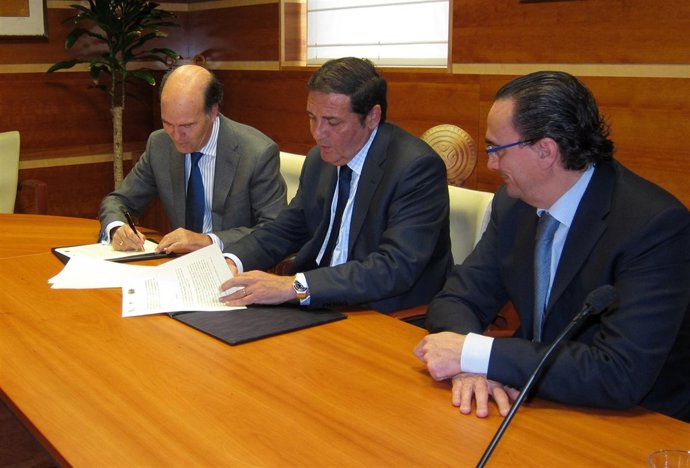 El Consejero De Sanidad, Antonio María Sáez Aguado, En El Centro