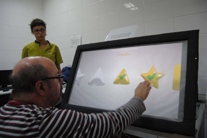 Plataforma Multitáctil De La UPV Para Rehabilitar Pacientes Con Daño Cerebral