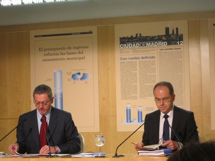 Gallardón Y Bravo En Rueda De Prensa