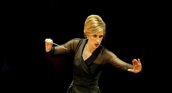 La directora Inma Shara.