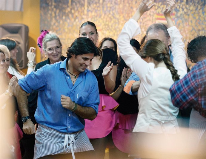 Fran Rivera Y Lourdes Montes Bailando Sevillanas En El Rastrillo Nuevo Futuro 