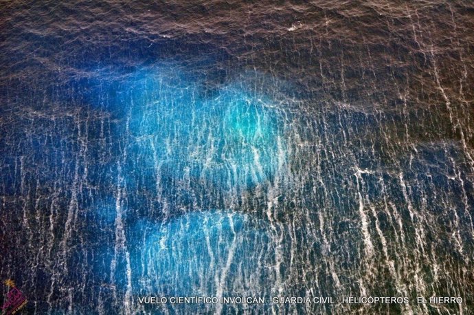 Burbujeo Provocado Por La Erupción Fisural