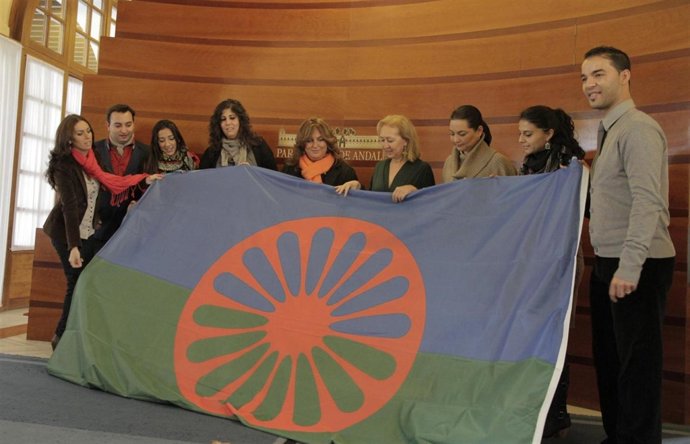 Entrega De La Bandera Gitana A Fuensanta Coves