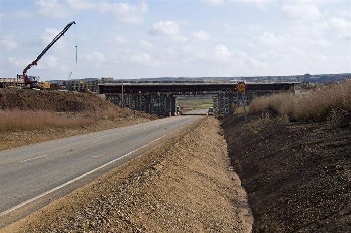 Viaducto Sobre La Carretera CV-234/05 En Grajal (León)