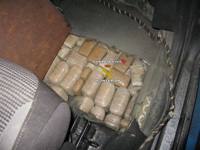 Droga Oculta En El Doble Fondo Practivado En Un Vehículo