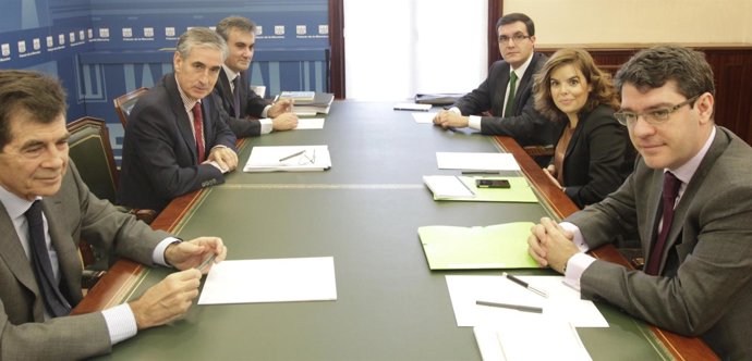 Reunión De Soraya Sáenz De Santamaría Y Jáuregui En Moncloa