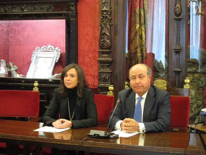 El Alcalde De Granada, José Torres Hurtado Y La Edil De Presidencia, Rocío Díaz