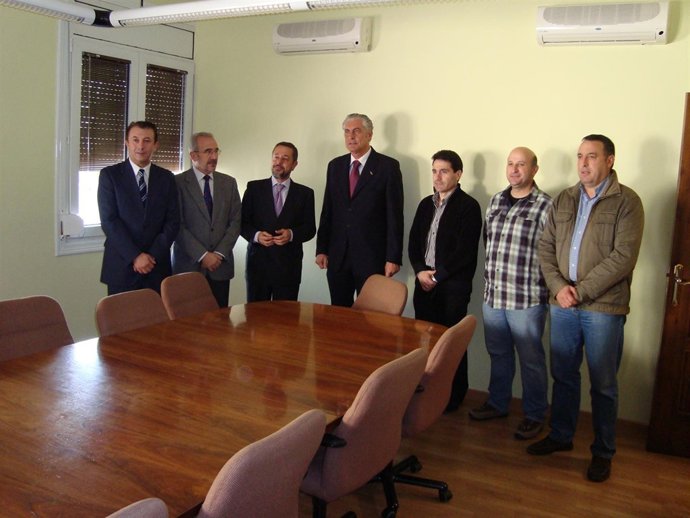 Antonio Suárez Con La Corporación Municipal De Sabiñánigo