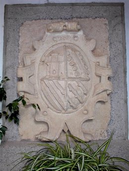 Escudo Del Antiguo Convento De San Antonio 